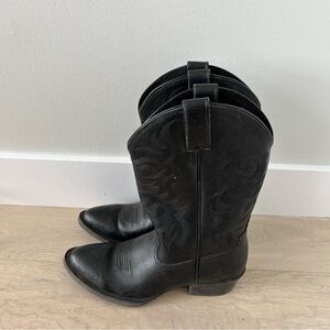 Justin Kid’s black cowboy boots size 2.5